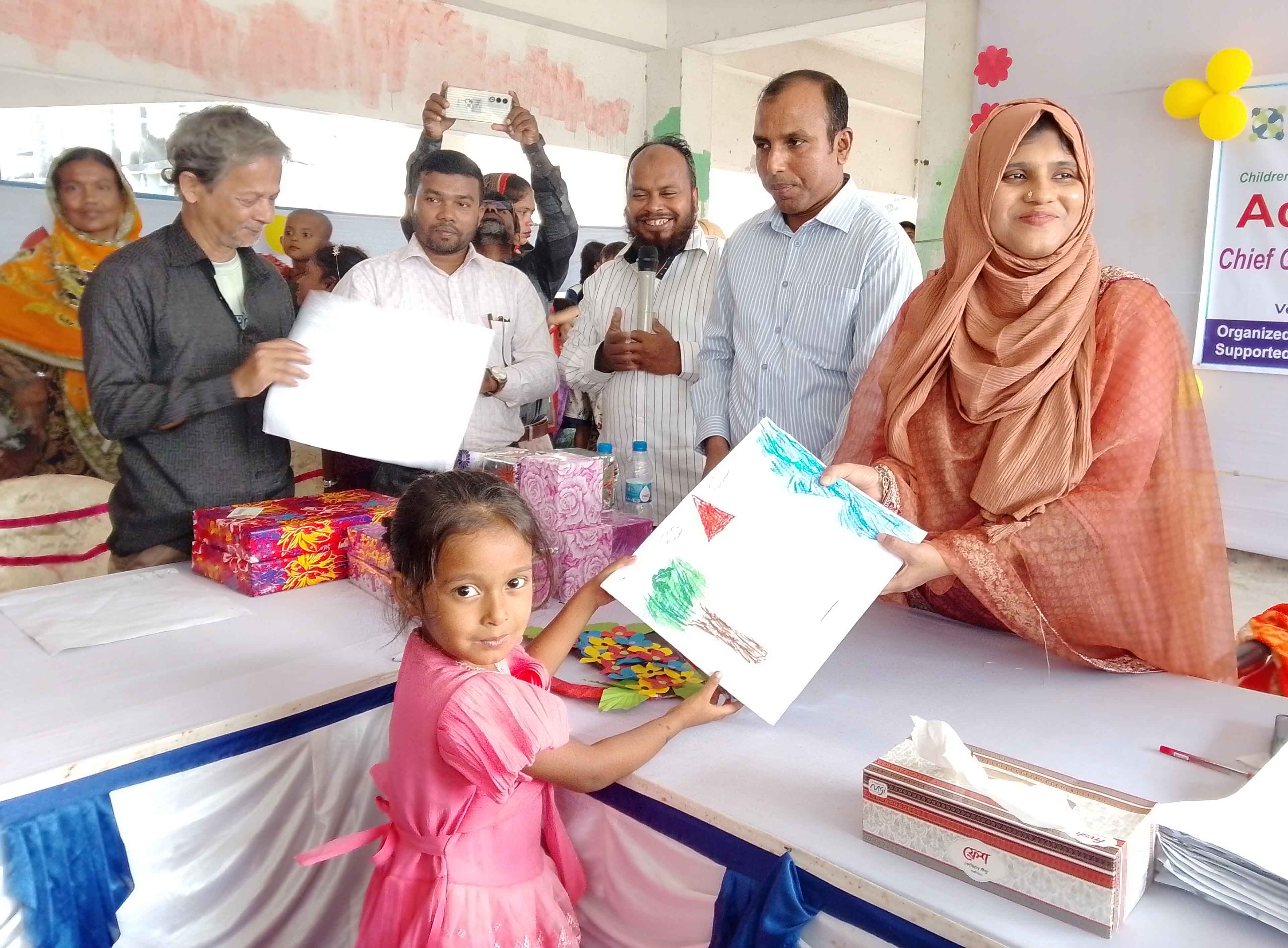 বাগেরহাটে ছবি, ছড়া-কবিতায় জলবায়ু পরিবর্তনের ক্ষতি তুলে ধরলেন শিশুরা