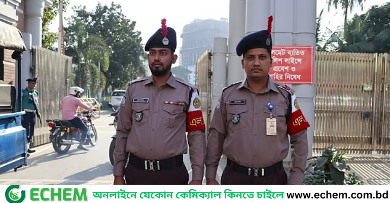 নতুন পোশাকে পুলিশ