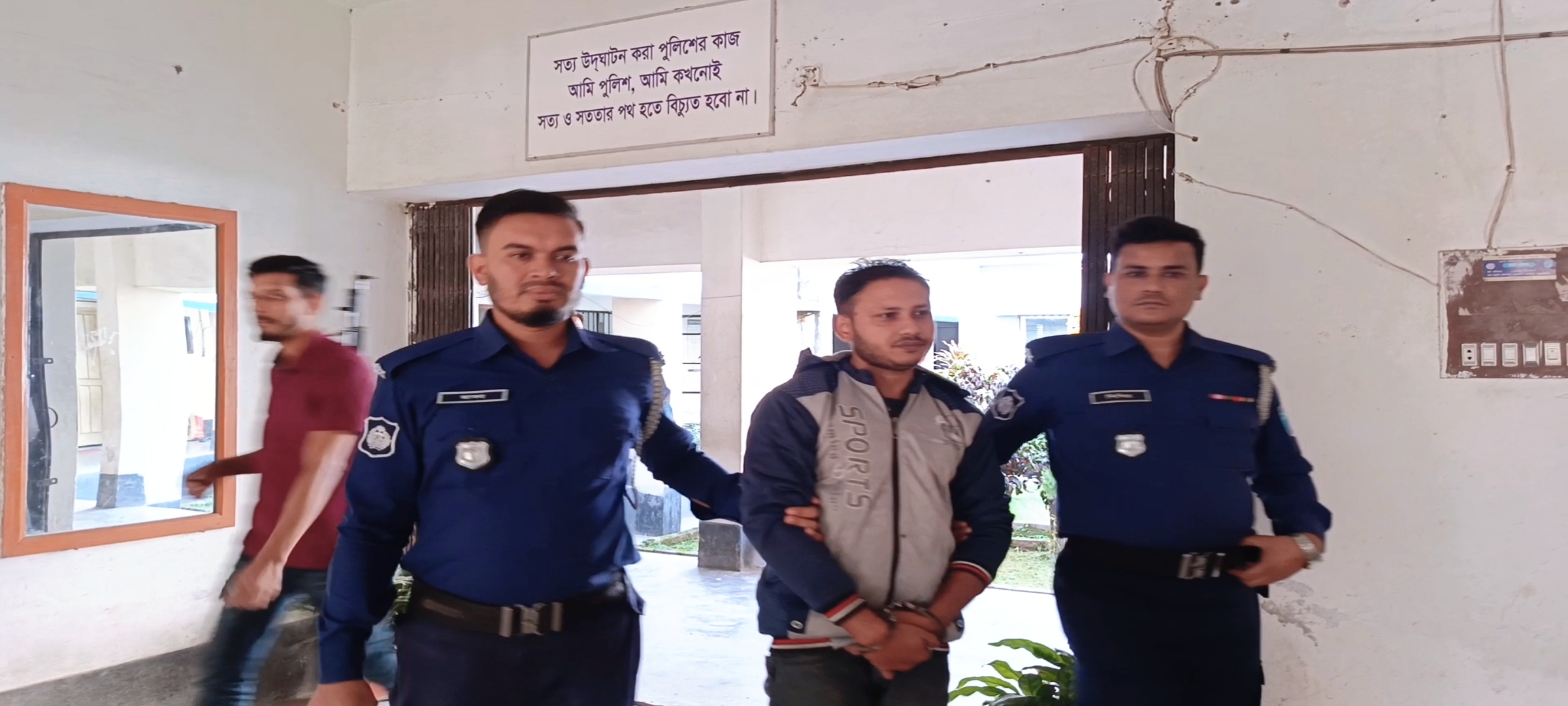 ফরিদপুরের মধুখালীতে কুখ্যাত ডাকাত রানা ৬৫ পিস ইয়াবাসহ আটক