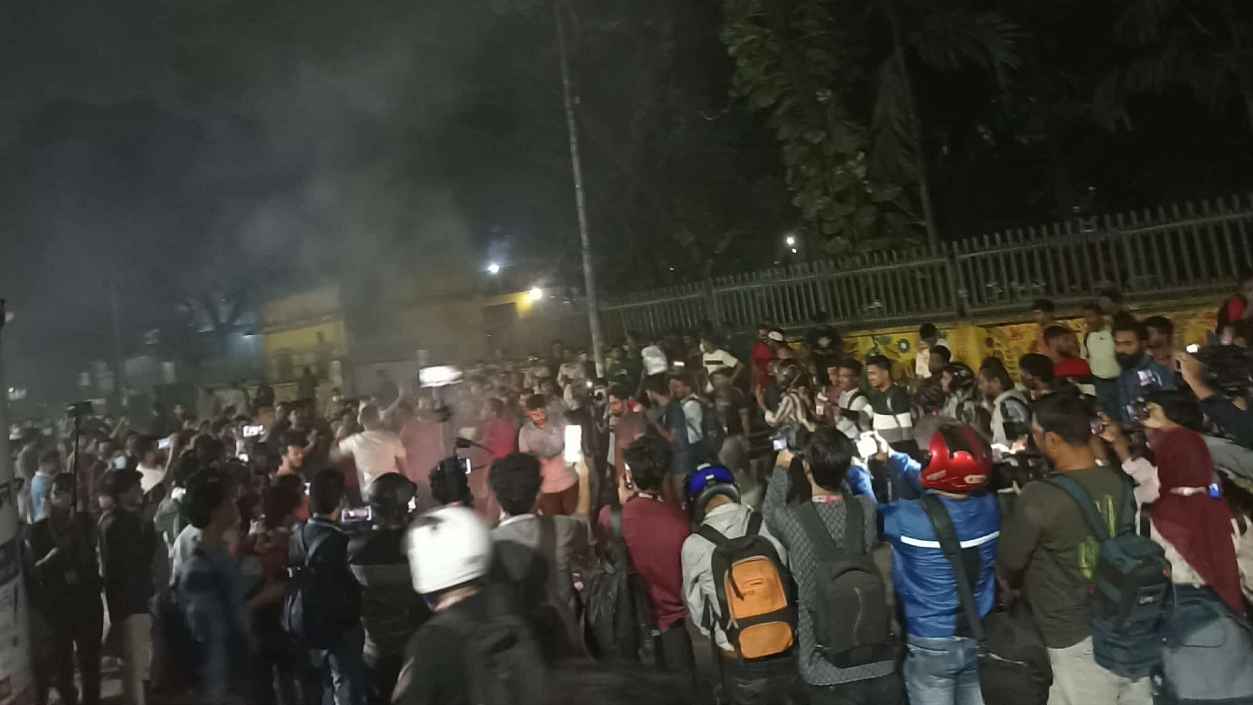 ৪৭তম বিসিএস প্রার্থীদের সঙ্গে পুলিশের সংঘর্ষে রণক্ষেত্র শাহবাগ