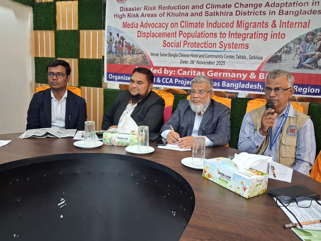 সাতক্ষীরায় মিডিয়া অ্যাডভোকেসি সভা: জলবায়ু পরিবর্তনে আভ্যন্তরীণ অভিবাসীদের সামাজিক সুরক্ষা ব্যবস্থার উপর গুরুত্বারোপ