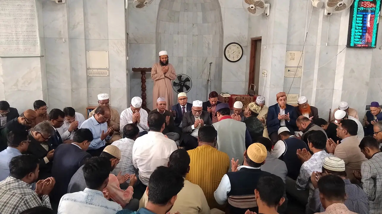 খালেদা জিয়ার সুস্থতা কামনায় ইবির বিএনপিপন্থি শিক্ষকদের দোয়া মাহফিল