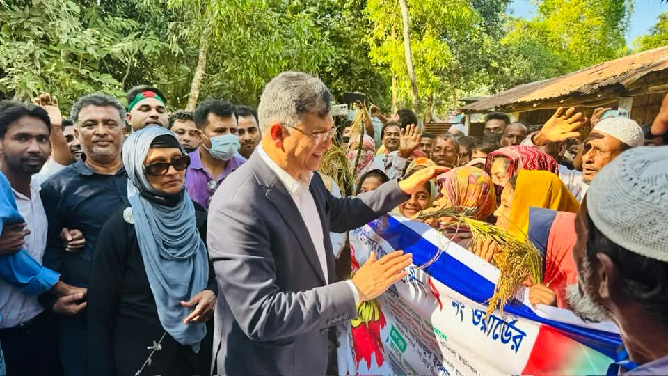 দেড় দশক পর নিজ নির্বাচনী এলাকায়  গণসংযোগ করলেন সালাহউদ্দিন আহমদ