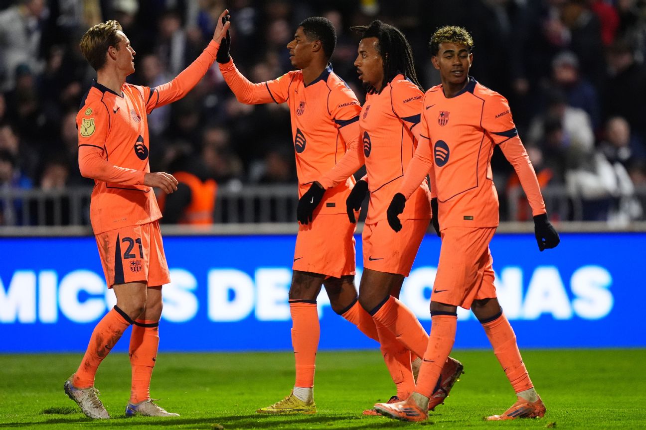 ঘাম ঝরানো জয়ে শেষ ষোলোয় বার্সেলোনা