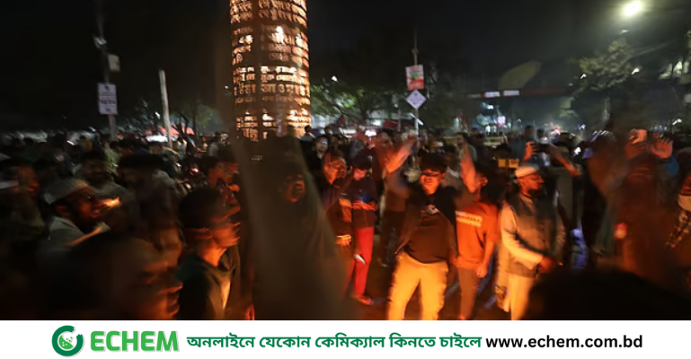 শাহবাগ মোড় অবরোধ, চলছে হাদি হাদি স্লোগান