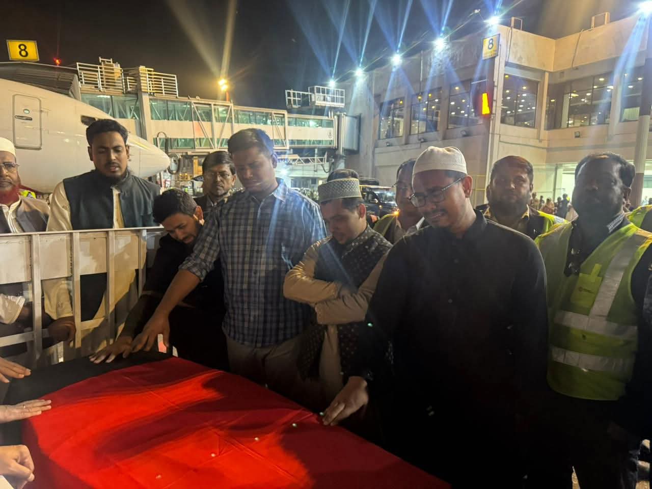 জাতীয় কবির পাশে সমাহিত হবেন শহীদ ওসমান হাদি