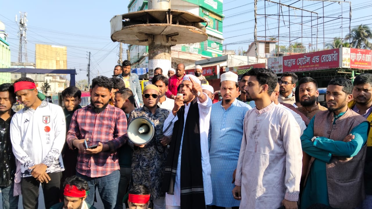 কুড়িগ্রামে ওসমান হাদিব হত্যার প্রতিবাদে বিক্ষোভ ও ব্লকেড