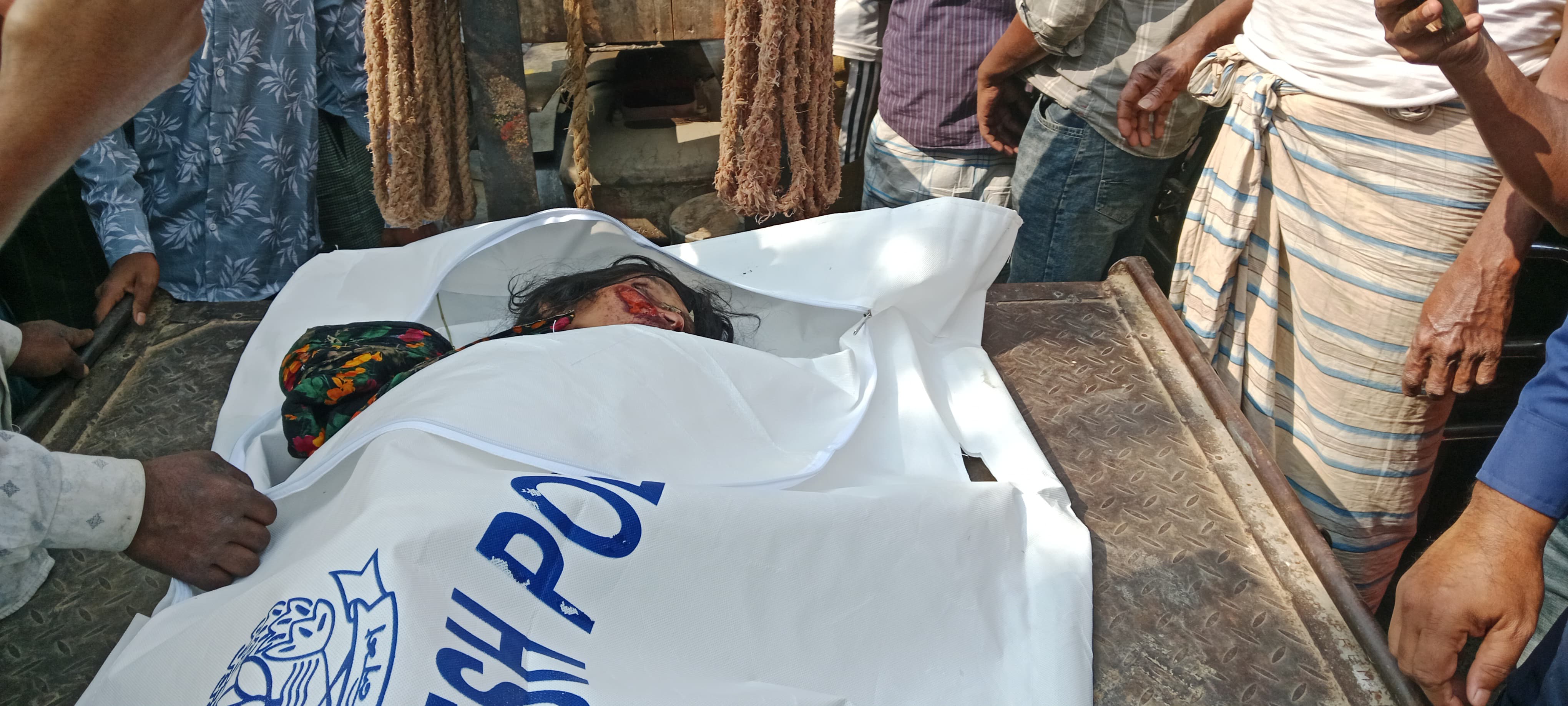 ফরিদপুরের সদরপুরে অজ্ঞাত যুবতীর উলঙ্গ মরদেহ উদ্ধার