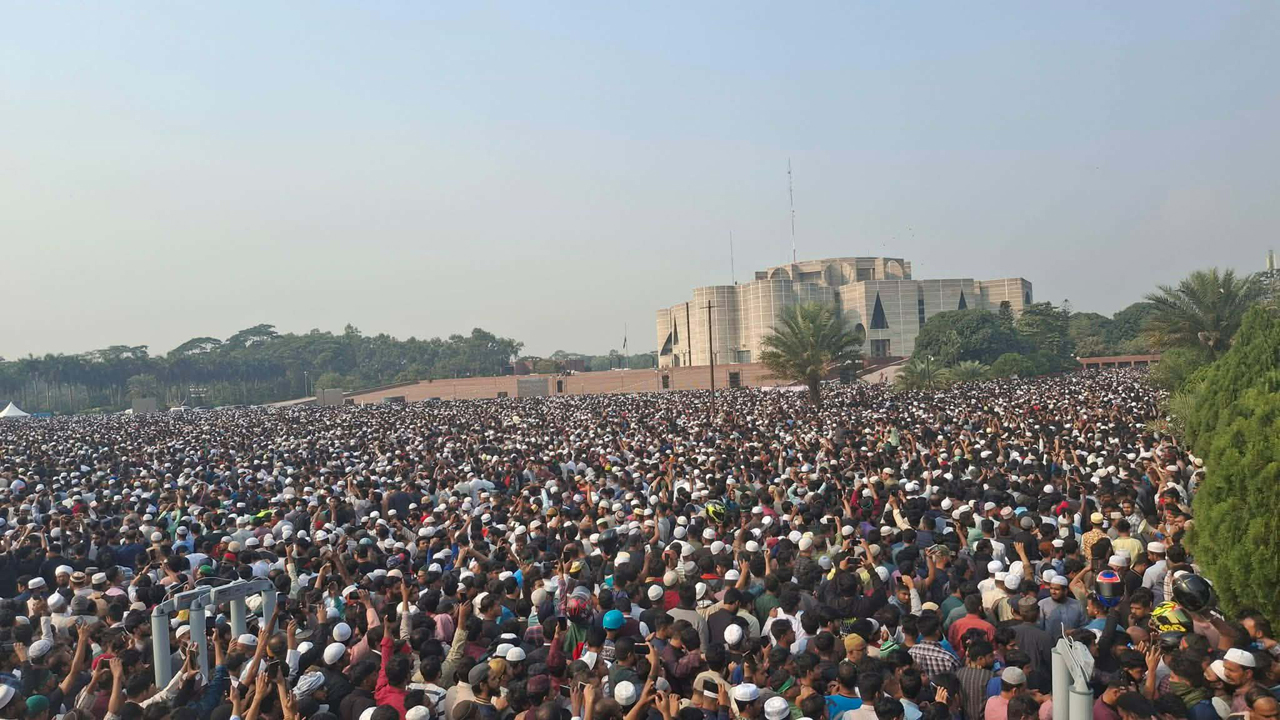 লাখো জনতাকে কাঁদিয়ে বিদায় নিলেন বীর হাদি