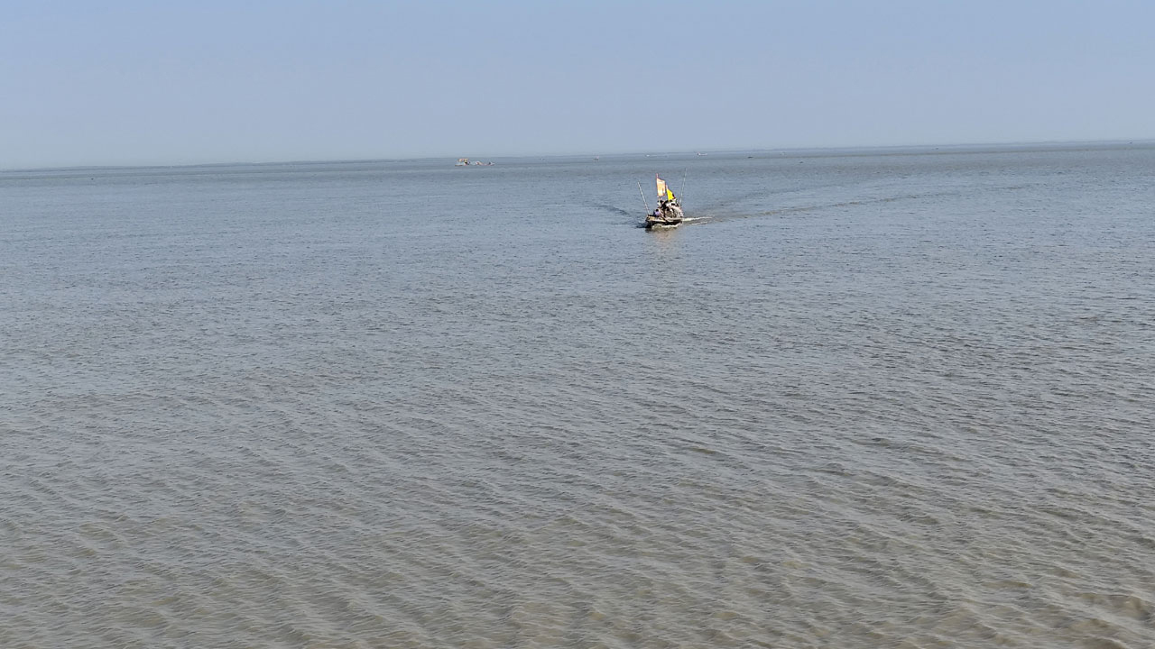 মেঘনা নদীতে দুই লঞ্চের সংঘর্ষ, নিহত ২