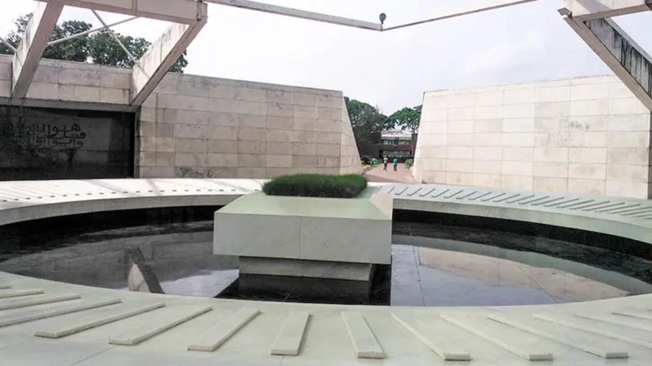 রাতের মধ্যেই শেষ হবে খালেদা জিয়ার কবর খোঁড়ার কাজ