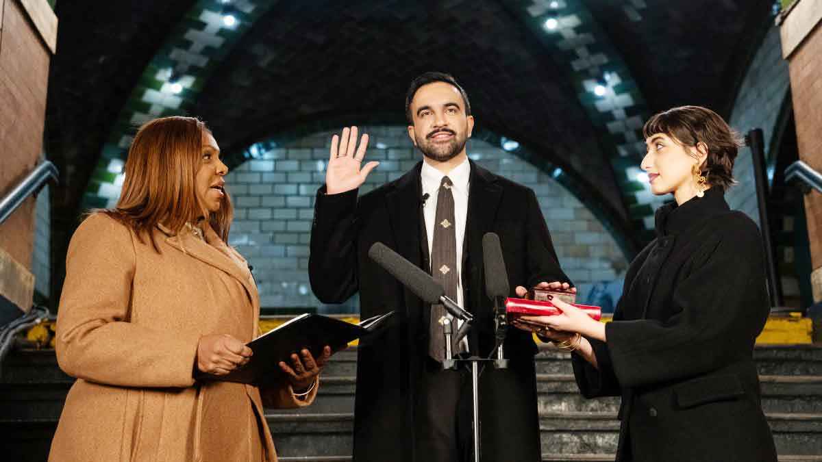 কোরআন হাতে নিউইয়র্কের মেয়র হিসেবে শপথ নিলেন জোহরান মামদানি