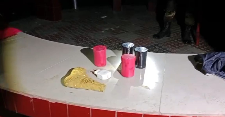 ফরিদপুরের সদরপুরে পরিত্যক্ত টয়লেট থেকে অস্ত্র-গুলি ও ককটেল উদ্ধার