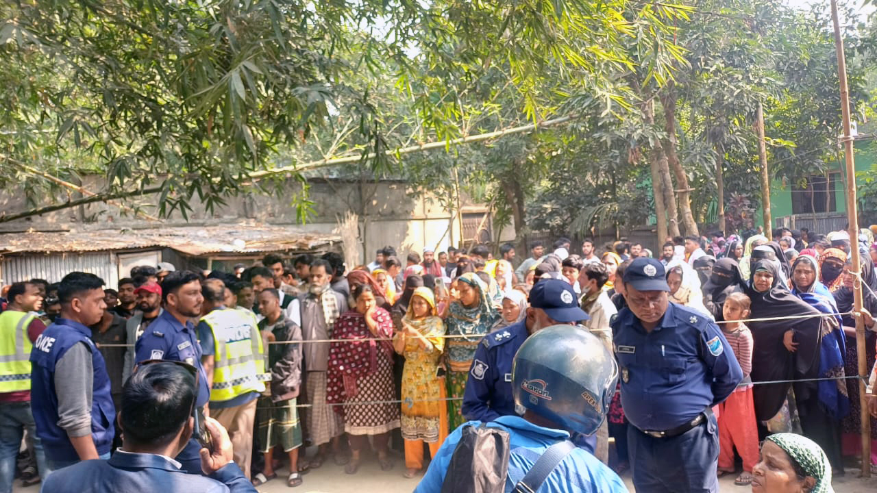 মুন্সীগঞ্জে মা-মেয়েকে কুপিয়ে হত্যা