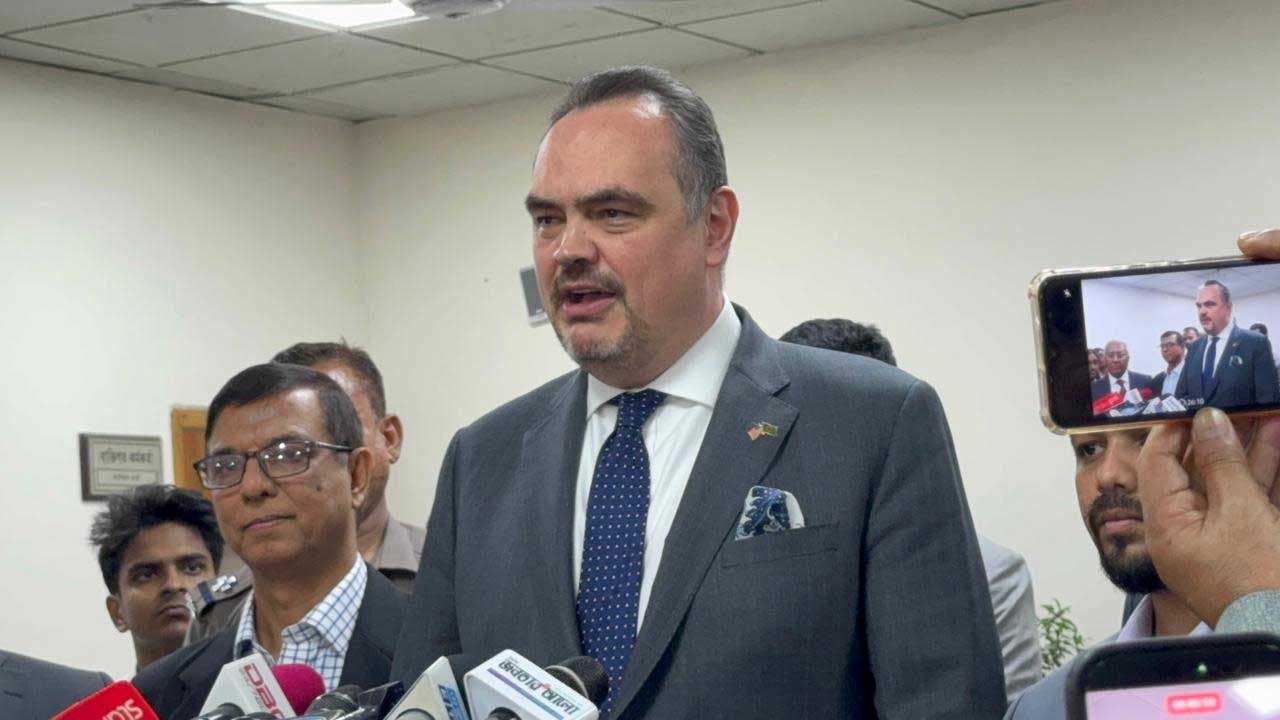 নির্বাচনে কোনো পক্ষ নেবে না যুক্তরাষ্ট্র : রাষ্ট্রদূত ব্রেন্ট ক্রিস্টেনস