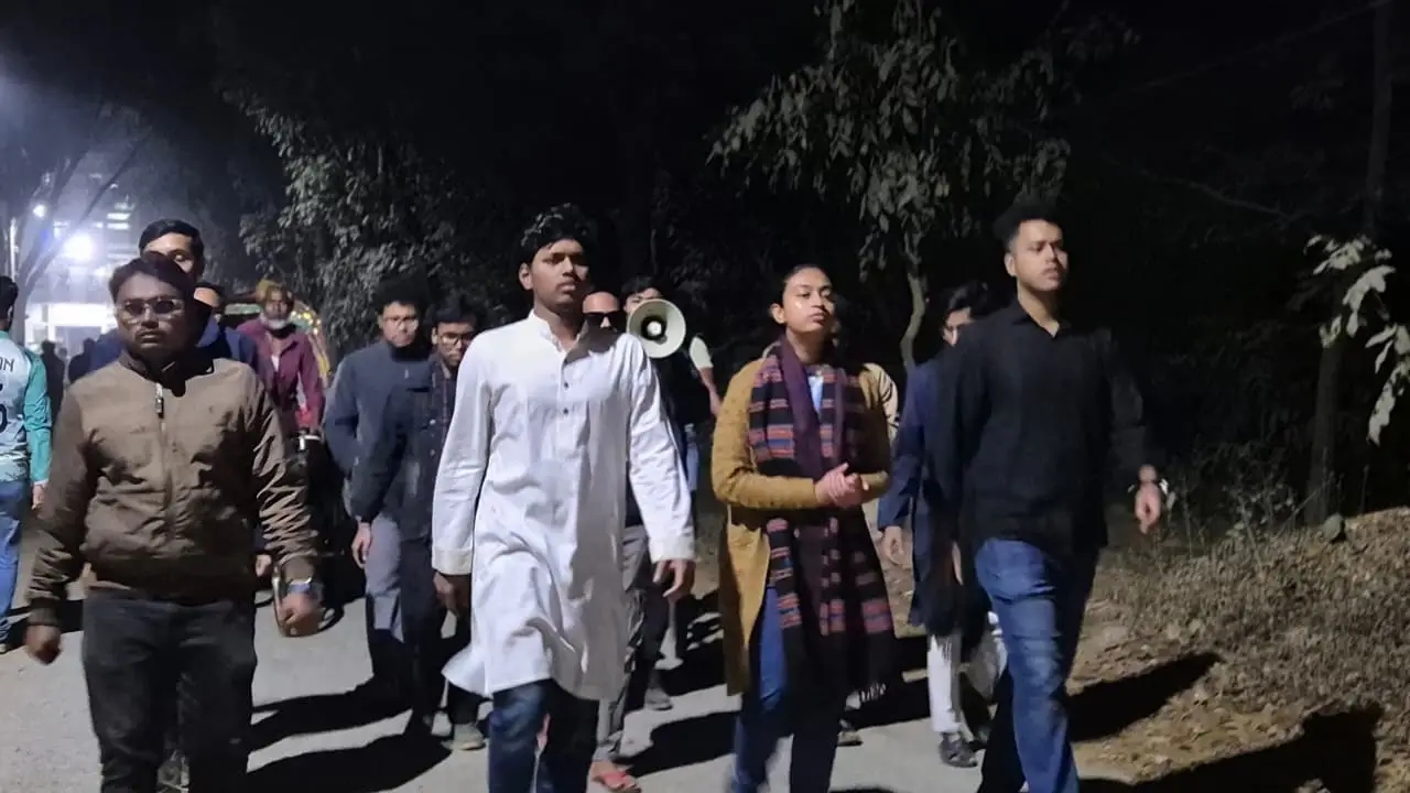 ইনকিলাব মঞ্চের ওপর পুলিশি হামলার প্রতিবাদে জাবি ছাত্রশক্তির বিক্ষোভ-মিছিল