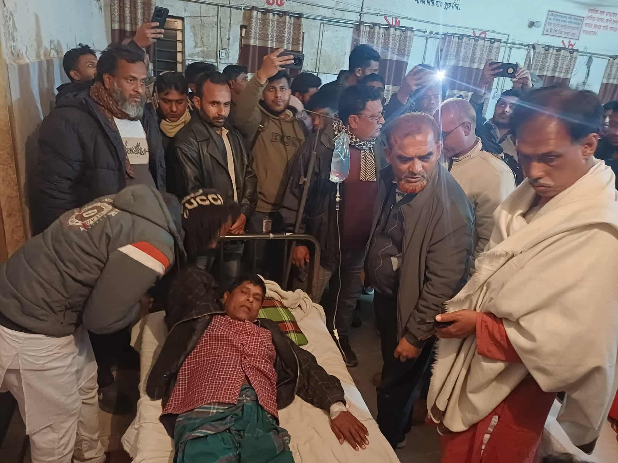 লালপুরে স্বতন্ত্র প্রার্থীর মিছিলে হামলা, উভয় পক্ষের সংঘর্ষে আহত ১০