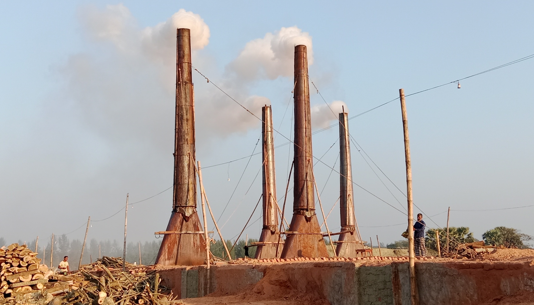 লক্ষ্মীপুরে পরিবেশ ছাড়পত্রহীন ৫৪ ইটভাটা, ক্ষতিগ্রস্ত কৃষিজমি ও জনস্বাস্থ্য