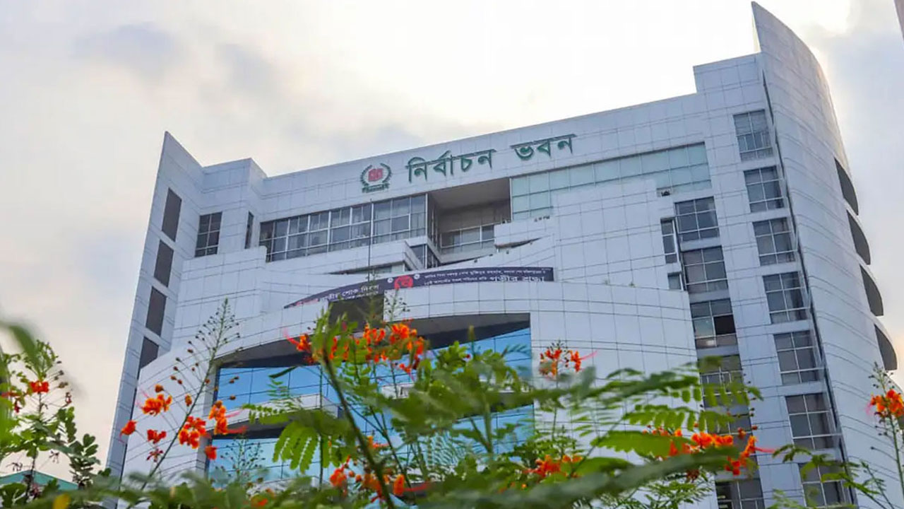 ইসিতে বড় রদবদল : ১১২ উপজেলা নির্বাচন কর্মকর্তা বদলি