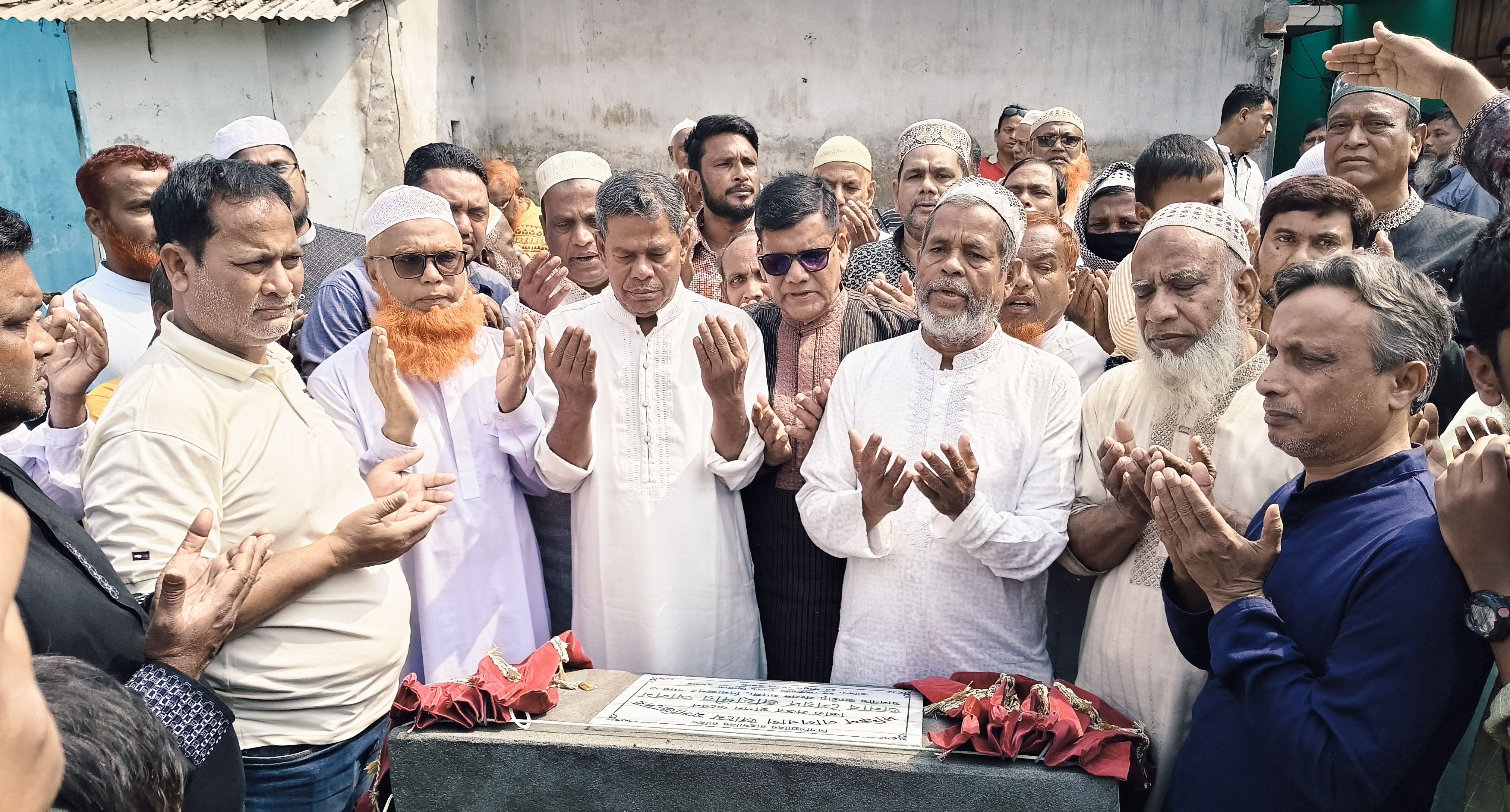 দক্ষিণ লালবাগ জামে মসজিদের ভিত্তিপ্রস্তর স্থাপন করলেন এমপি জাহাঙ্গীর আলম