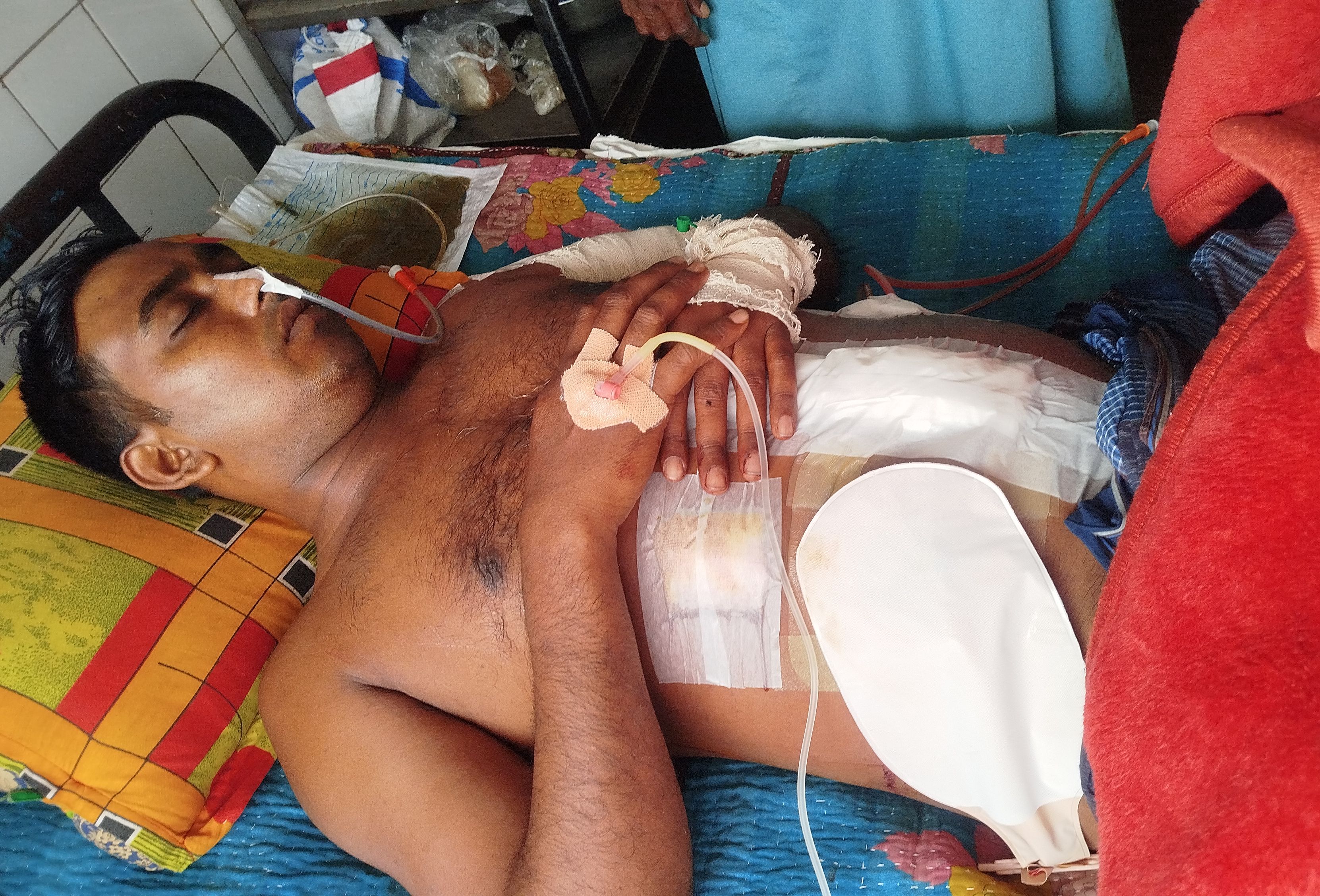 ঝিকরগাছায় দুই লাখ টাকা চাঁদার দাবিতে প্রবাসীকে হত্যা চেষ্টা