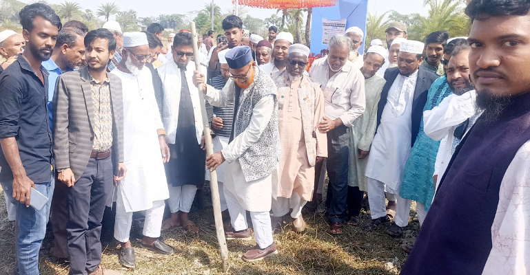 মোরেলগঞ্জে পুকুর খনের উদ্ধোধন করেন সংসদ সদস্য অধ্যক্ষ আব্দুল আলীম
