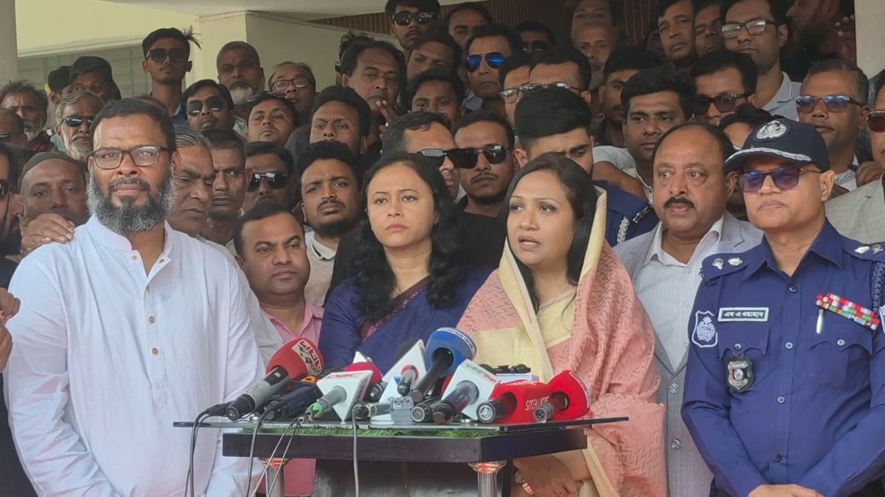 ফ্যামিলি কার্ড সবাই পাবে, কোন গ্রুপ থাকবে না: নাটোরে প্রতিমন্ত্রী পুতুল