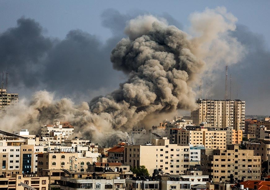 মৃত্যুর মুখেও মাথা নত নয়: ইরানের অদম্য অঙ্গীকার