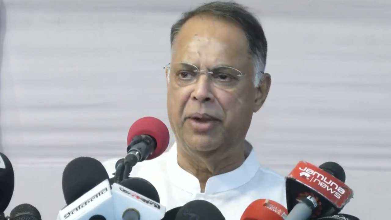 জ্বালানির মজুত বাড়লেও আপাতত রেশনিং চলবে: মন্ত্রী