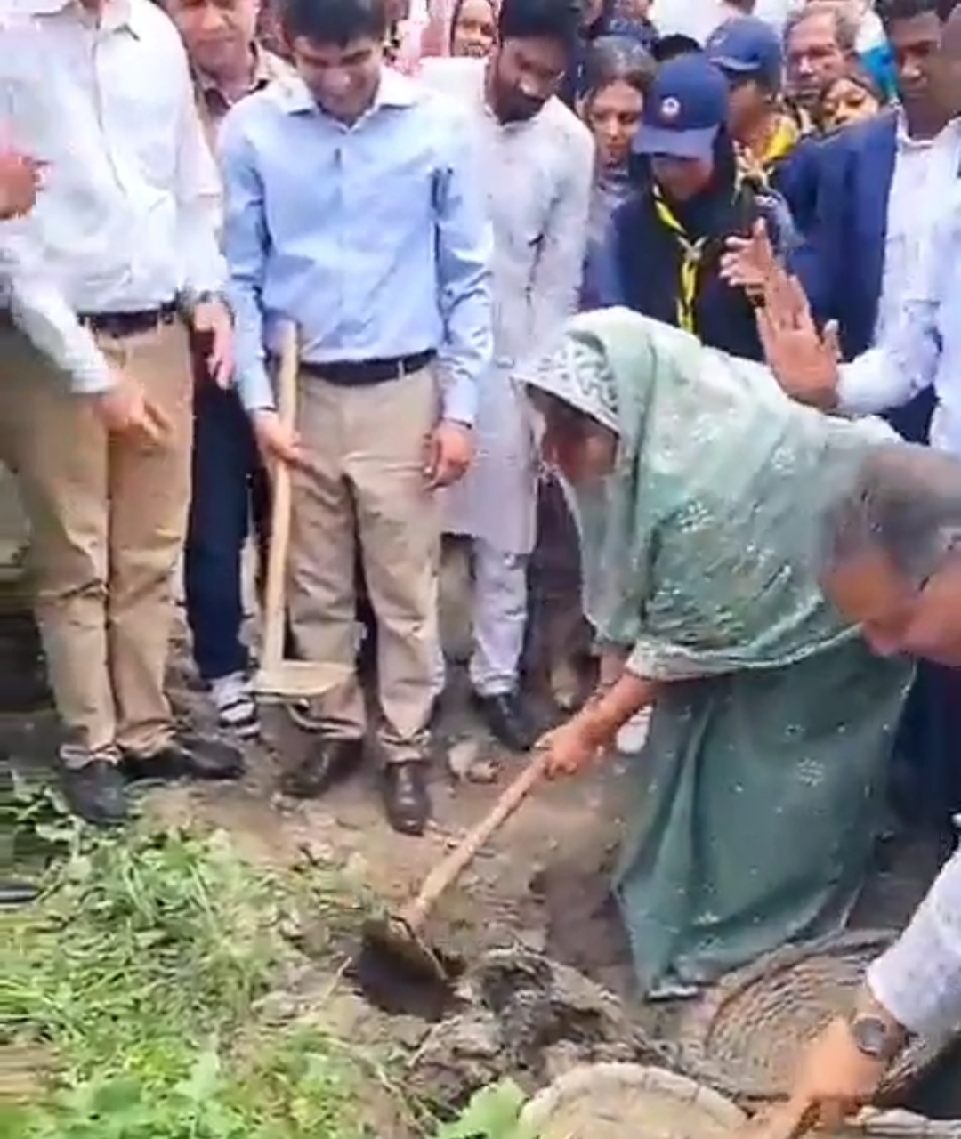 খাল খননের মাধ্যমে এলাকায় কৃষিতে বিপ্লব ঘটবে : ফরিদপুরে পররাষ্ট্র প্রতিমন্ত্রী