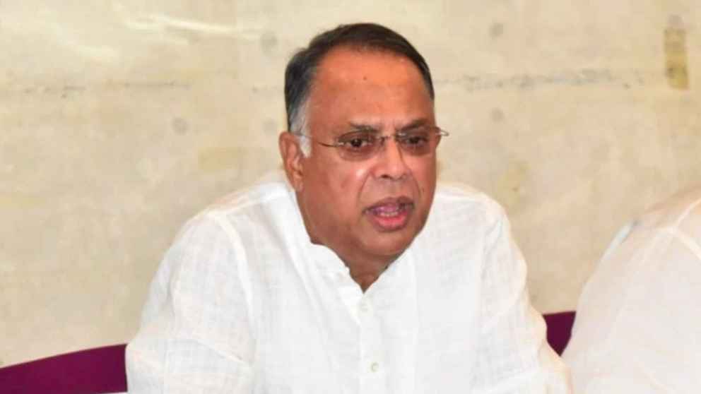 তেলের কোনো সংকট নেই, প্যানিক হবেন না: জ্বালানি মন্ত্রী