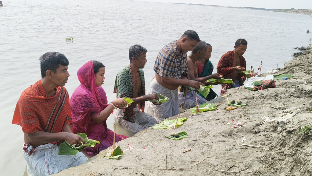 কুড়িগ্রামে ব্রহ্মপুত্র নদে স্নানোৎসব অনুষ্ঠিত