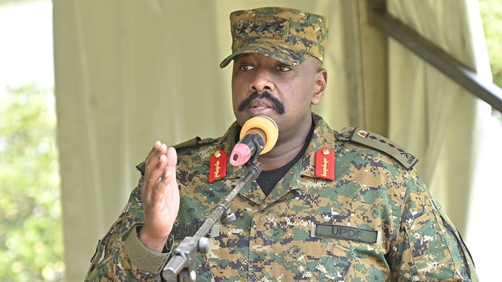 ইসরাইলের পক্ষ নিয়ে ইরানকে উড়িয়ে দেওয়ার হুমকি দিল উগান্ডা