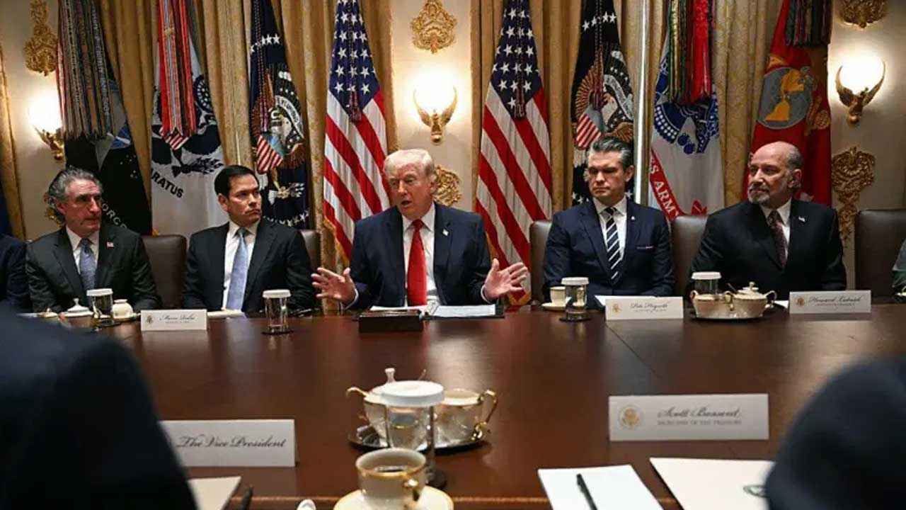 যুদ্ধ থেকে বেরিয়ে আসতে চান ট্রাম্প, খোলা রাখছেন দুই পথ?