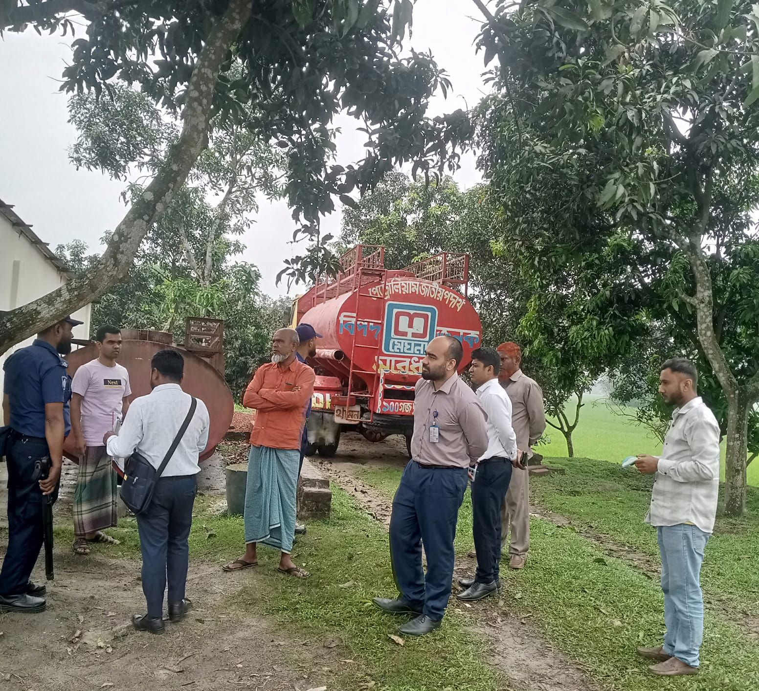 দিনাজপুরে ফিলিং স্টেশনে অতিরিক্ত পেট্রোল মজুদ; জরিমানা ৫০ হাজার টাকা