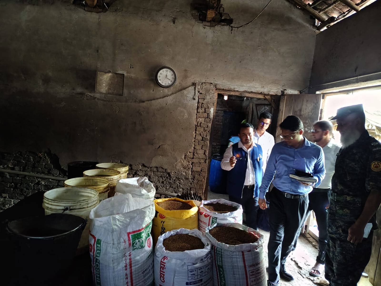 সাতক্ষীরায় লাইসেন্স ছাড়াই সরিষার তেল উৎপাদন, মিল মালিককে জরিমানা