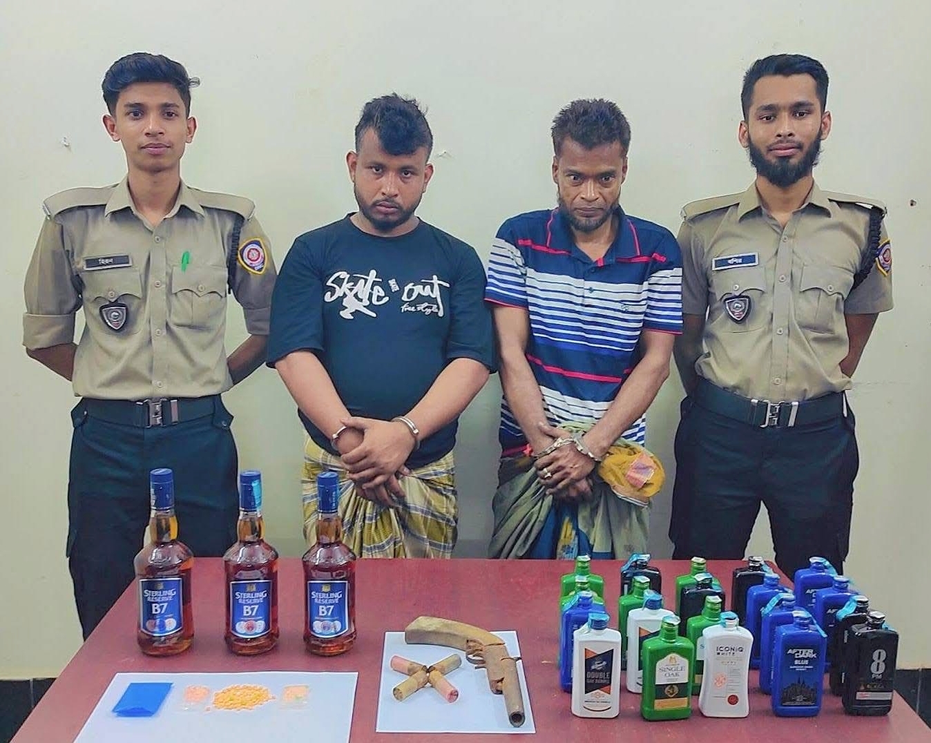 লক্ষ্মীপুরে ইয়াবা, মদ ও পাইপগানসহ দুই ব্যক্তি গ্রেপ্তার