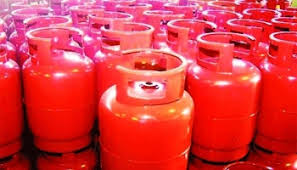 সাতক্ষীরায় গ্যাস সিলিন্ডারের মূল্য বৃদ্ধিতে অসন্তোষ বেড়েছে সাধারণ গ্রাহকের মাঝে