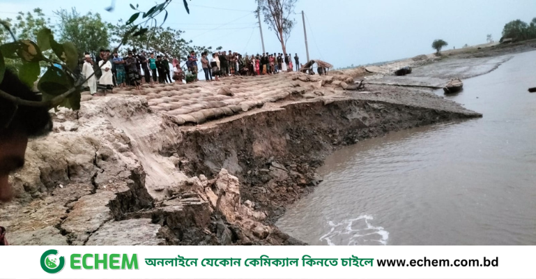 সাতক্ষীরার আশাশুনিতে পাউবো’র বেড়িবাঁধে ভয়াবহ ভাঙন, আতঙ্কিত এলাকাবাসী