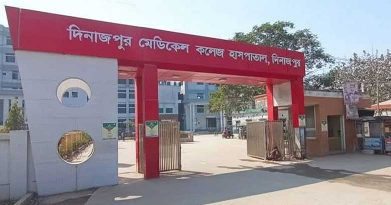 শিশু মৃত্যুকে কেন্দ্র করে দিনাজপুর মেডিকেল হাসপাতালে উত্তেজনা, চিকিৎসক-নার্সকে লাঞ্ছনা