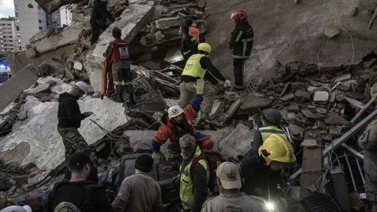 ইসরায়েলের হামলায় ধ্বংসস্তূপ লেবাননজুড়ে, একদিনে নিহত ২৫৪