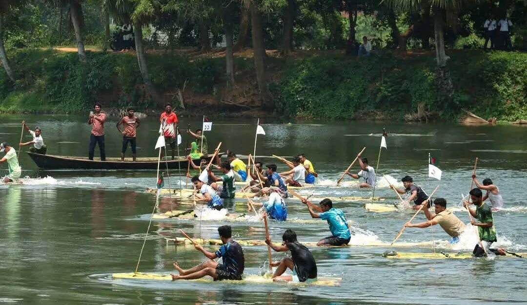চৈত্র সংক্রান্তিতে জাবিতে জাকসুর উদ্যোগে ঐতিহ্যবাহী ভেলা বাইচ প্রতিযোগিতা