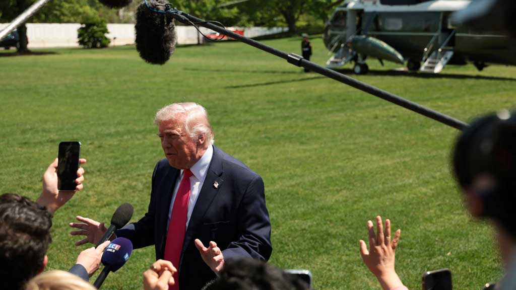 বুধবারের মধ্যে চুক্তি না করলে ইরানে আবার হামলা শুরু: ট্রাম্প