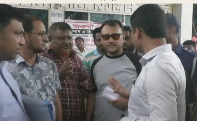 সাতক্ষীরায় মজুত তেল বাড়তি দামে বিক্রি, এবিখান ফিলিং স্টেশনকে ২০ হাজার জরিমানা