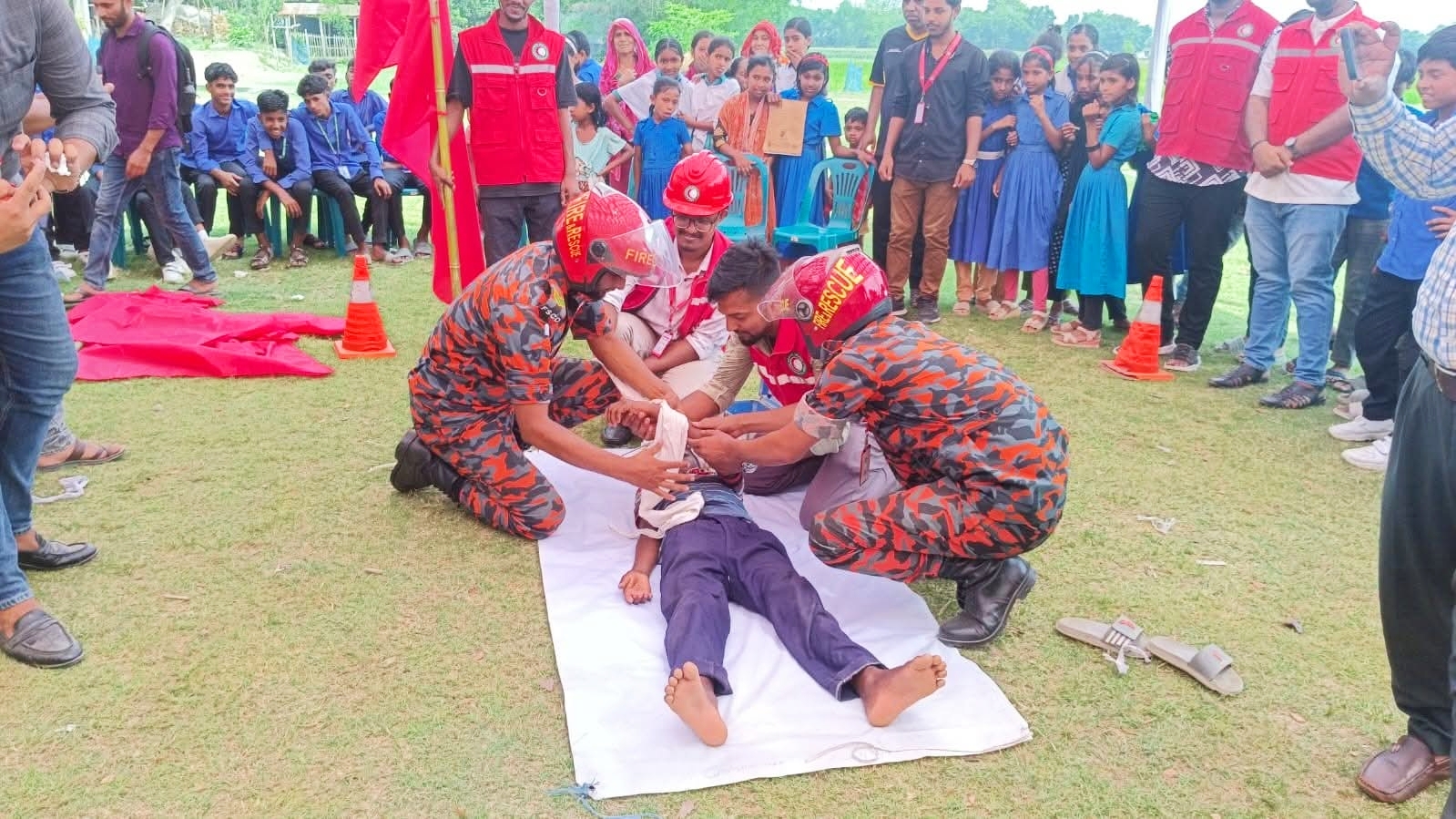 ফরিদপুরে বন্যার আগাম সতর্কতা বিষয়ে দিনব্যাপী মহড়া অনুষ্ঠিত
