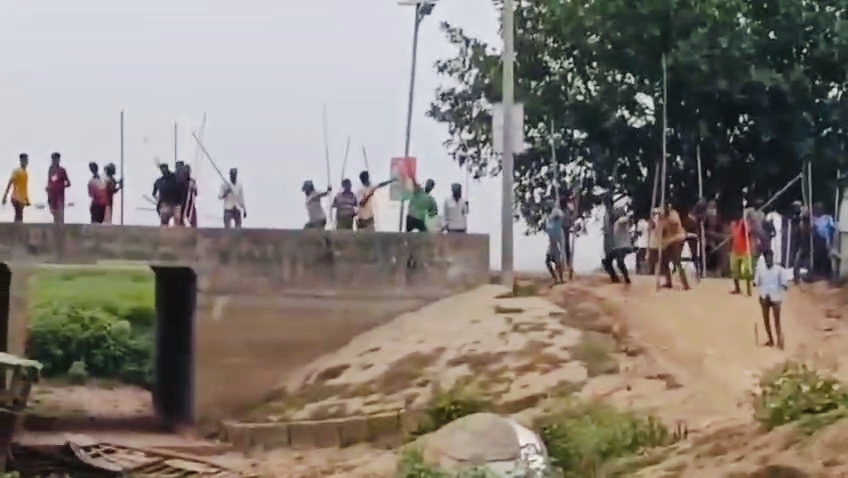 সিংড়ায় জমি নিয়ে সংঘর্ষ: নারীসহ আহত অন্তত ৩০