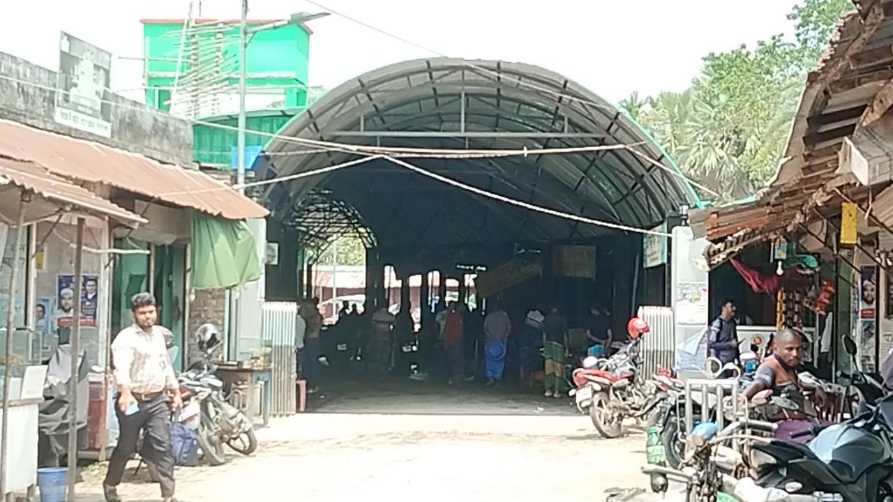 বাগেরহাটে মৎস্য আড়ত নির্মাণে ‘পুকুর চুরি’র অভিযোগ