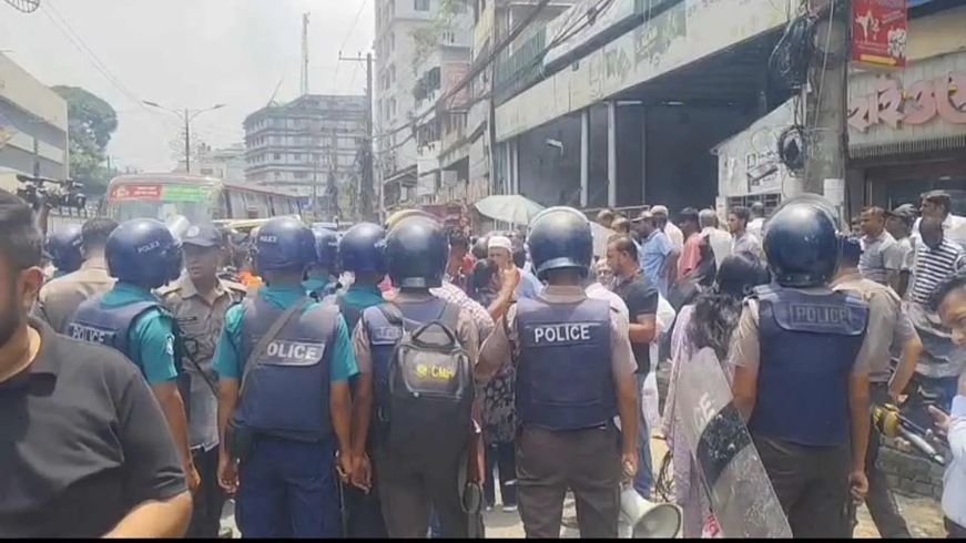 চট্টগ্রামে একীভূত পাঁচ ব্যাংকের আমানতকারীদের বিক্ষোভ