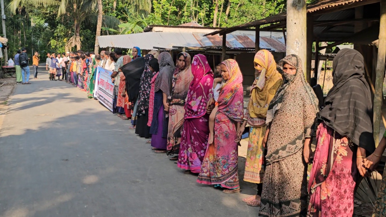 ফরিদপুরে জিয়া মল্লিকের মুক্তির দাবিতে মানববন্ধন