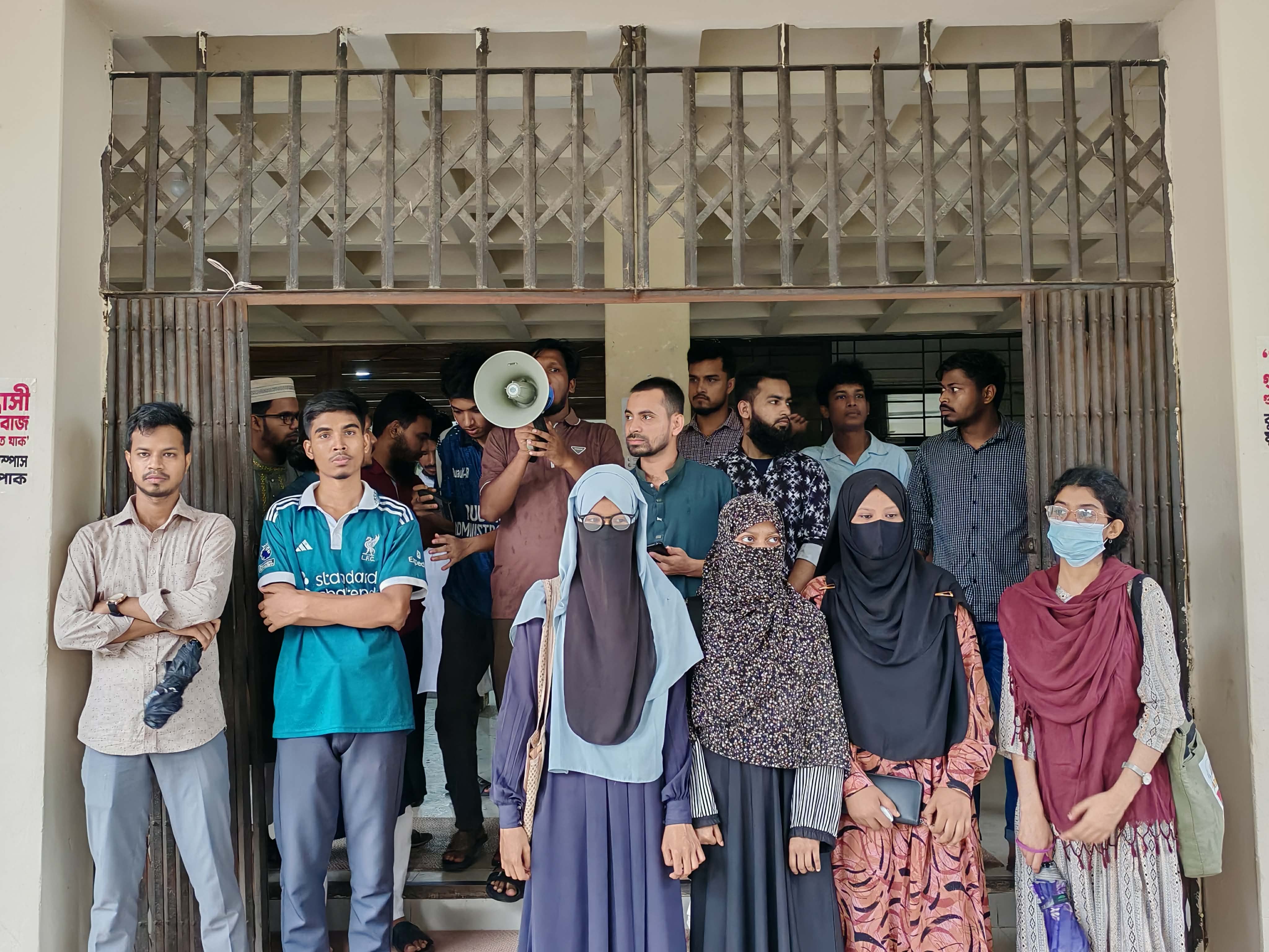 শিশু রামিসাকে ধর্ষণ ও হত্যার প্রতিবাদে কুবিতে বিক্ষোভ 